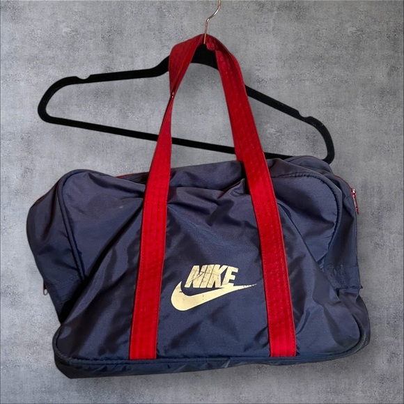 Vintage Nike Men's Navy and Red Sports Bag
